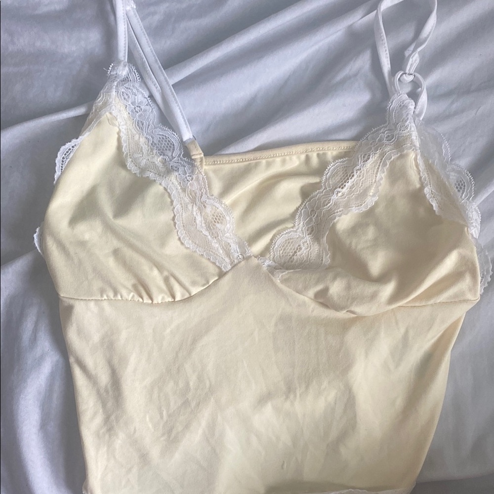SHEIN Cream Lace Trim Crop Top
